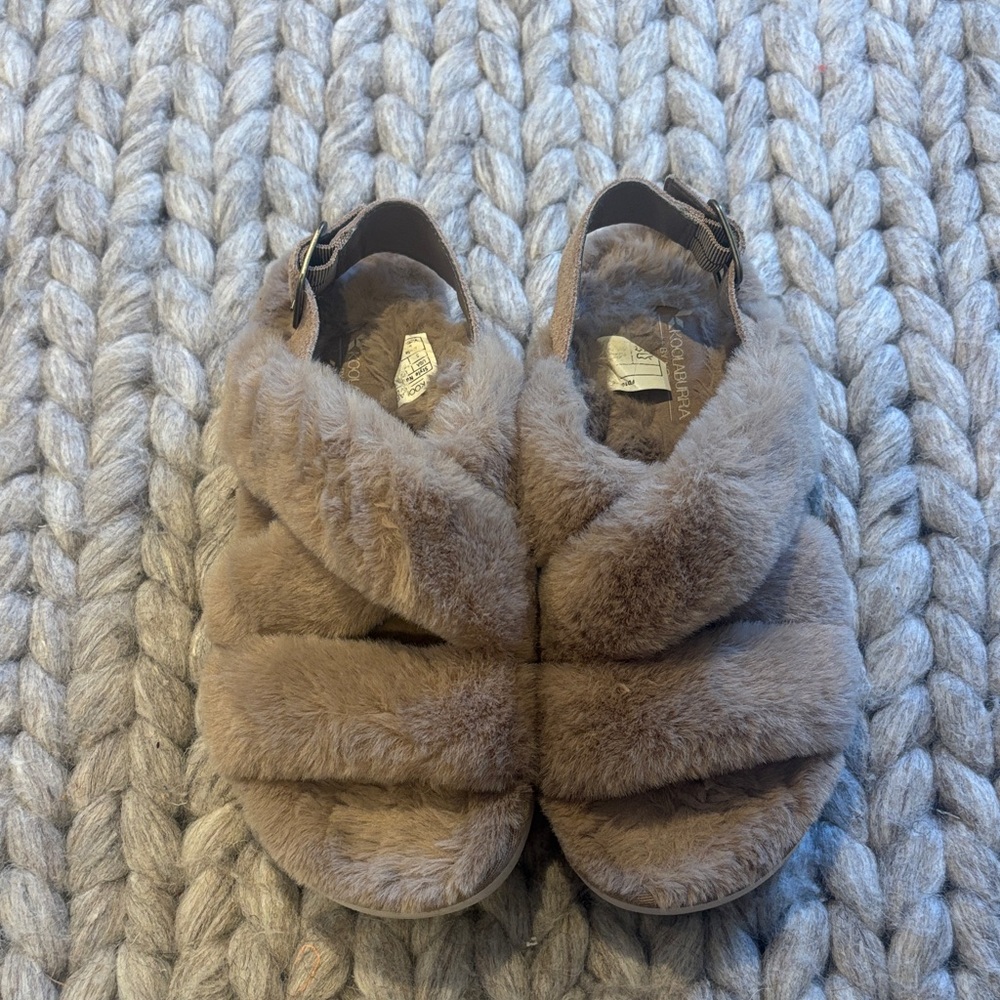 Koolaburra size 5   Fur Sandals